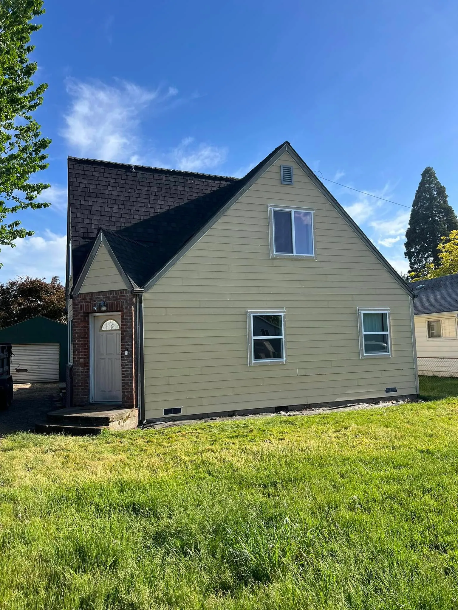 The same Cape Cod after new lap siding and paint